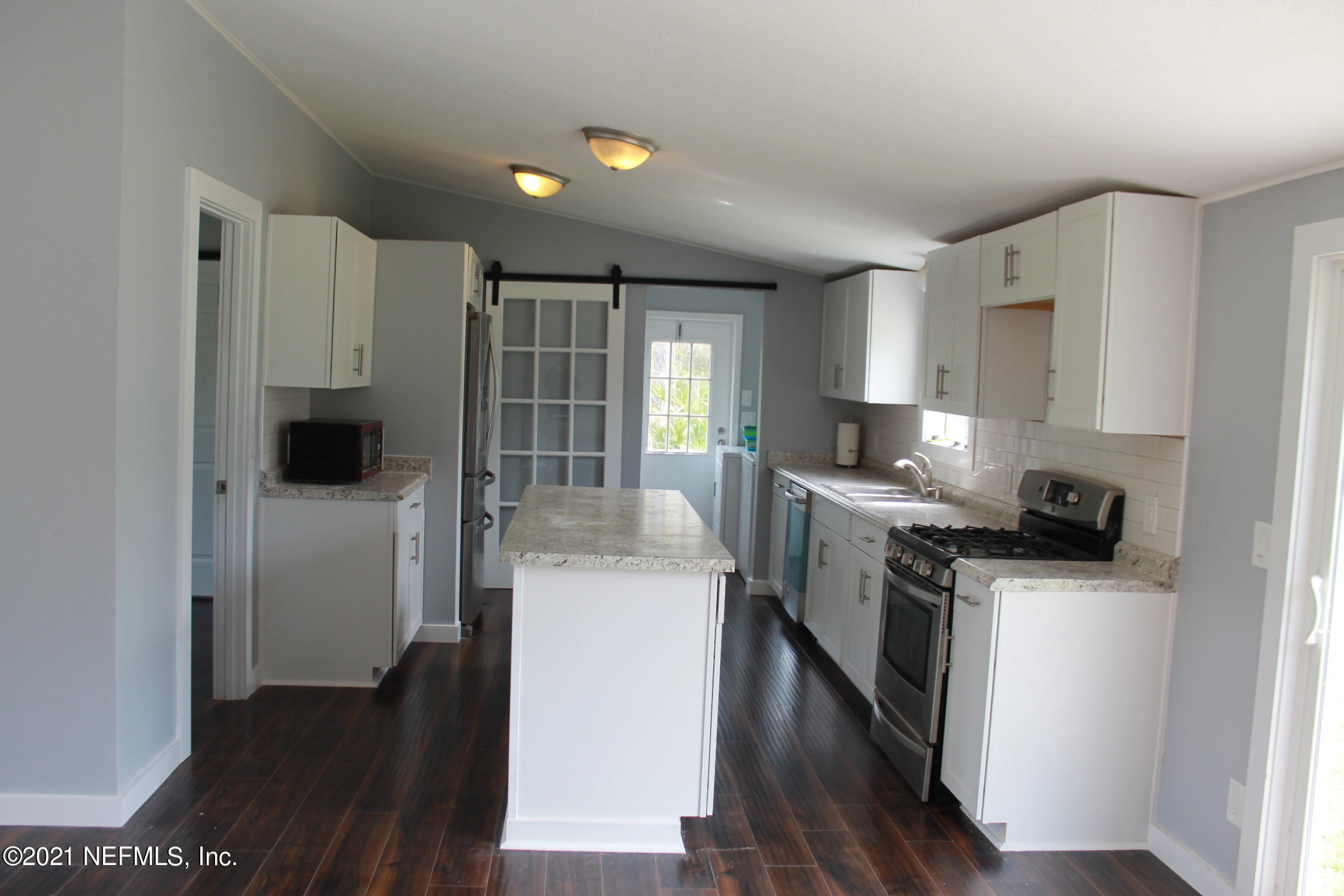 16006 Shellcracker Road Jacksonville, FL 32226 - Photo 5 of 41 a kitchen with a stove a refrigerator and a sink