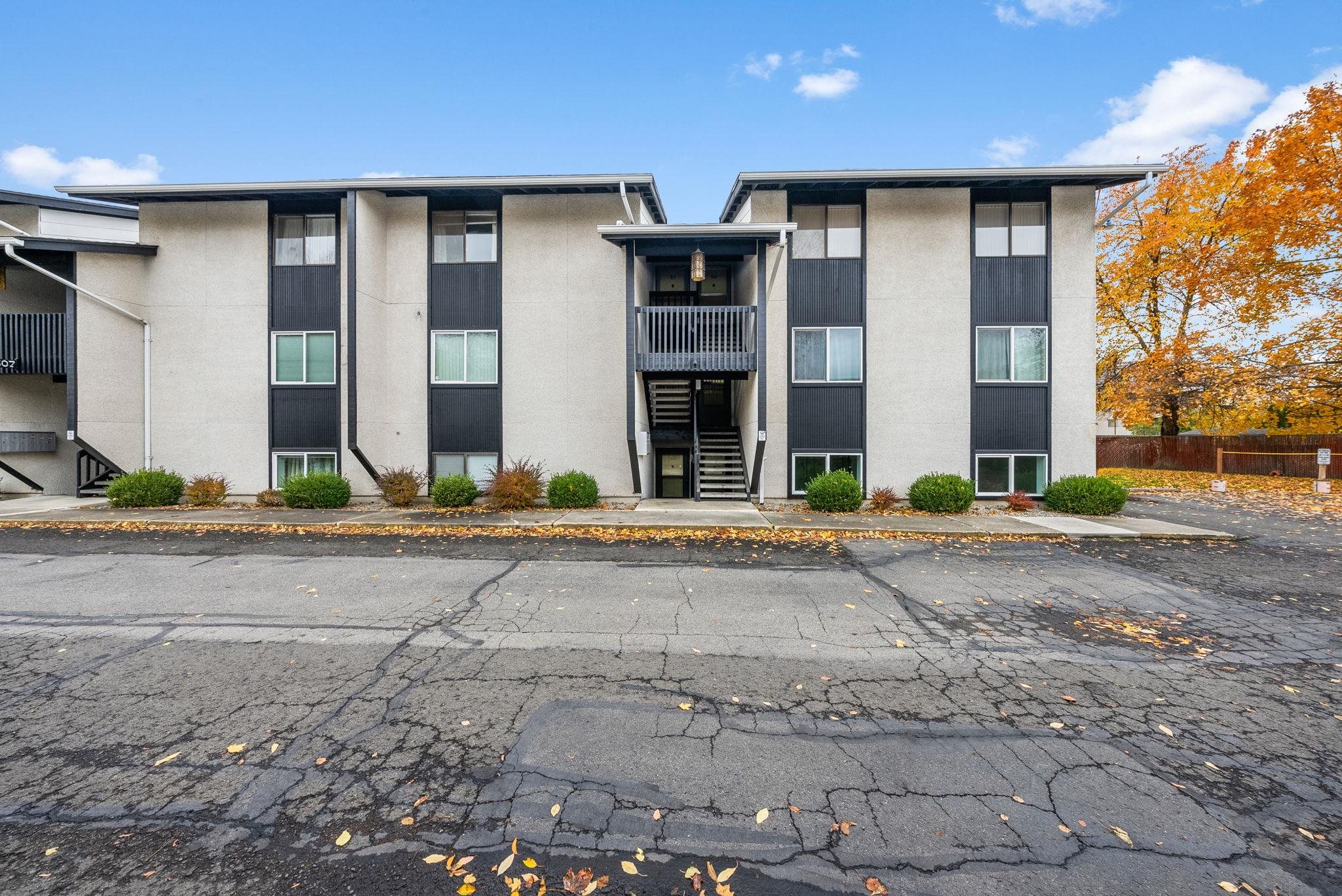 309 North Raymond Road, Unit 24 Spokane Valley, WA 99206 - Photo 2 of 33