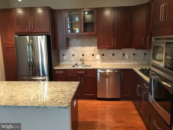 $3,950 | 8220 Crestwood Heights Drive, Unit 112, McLean, VA 22102