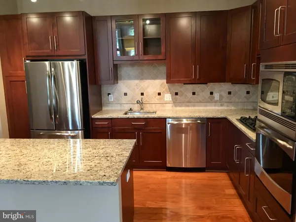 $3,950 | 8220 Crestwood Heights Drive, Unit 112, McLean, VA 22102