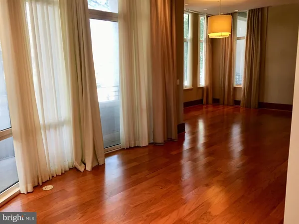 $3,950 | 8220 Crestwood Heights Drive, Unit 112, McLean, VA 22102