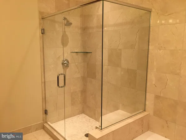 $3,950 | 8220 Crestwood Heights Drive, Unit 112, McLean, VA 22102