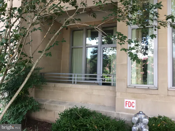 $3,950 | 8220 Crestwood Heights Drive, Unit 112, McLean, VA 22102