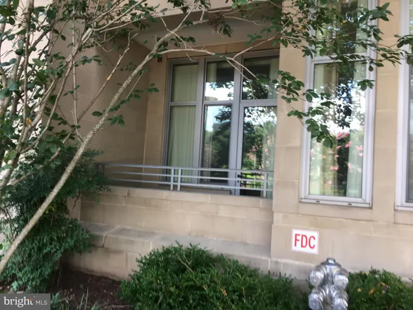 $3,950 | 8220 Crestwood Heights Drive, Unit 112, McLean, VA 22102