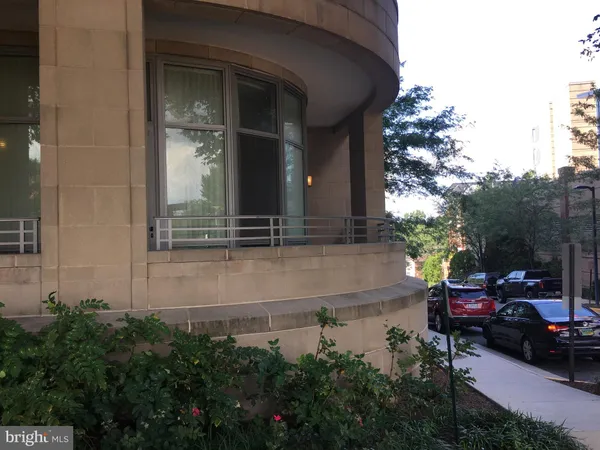 $3,950 | 8220 Crestwood Heights Drive, Unit 112, McLean, VA 22102