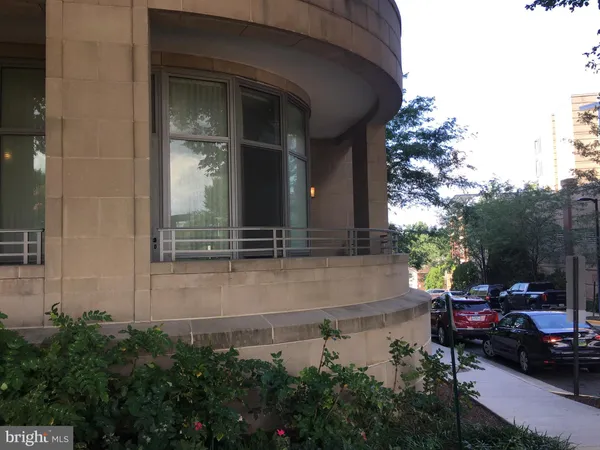 $3,950 | 8220 Crestwood Heights Drive, Unit 112, McLean, VA 22102