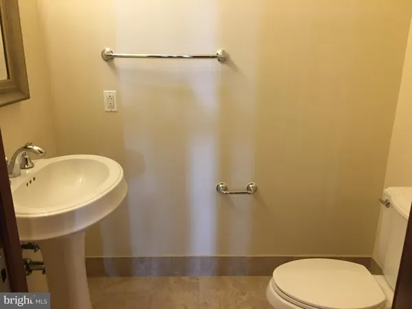 $3,950 | 8220 Crestwood Heights Drive, Unit 112, McLean, VA 22102