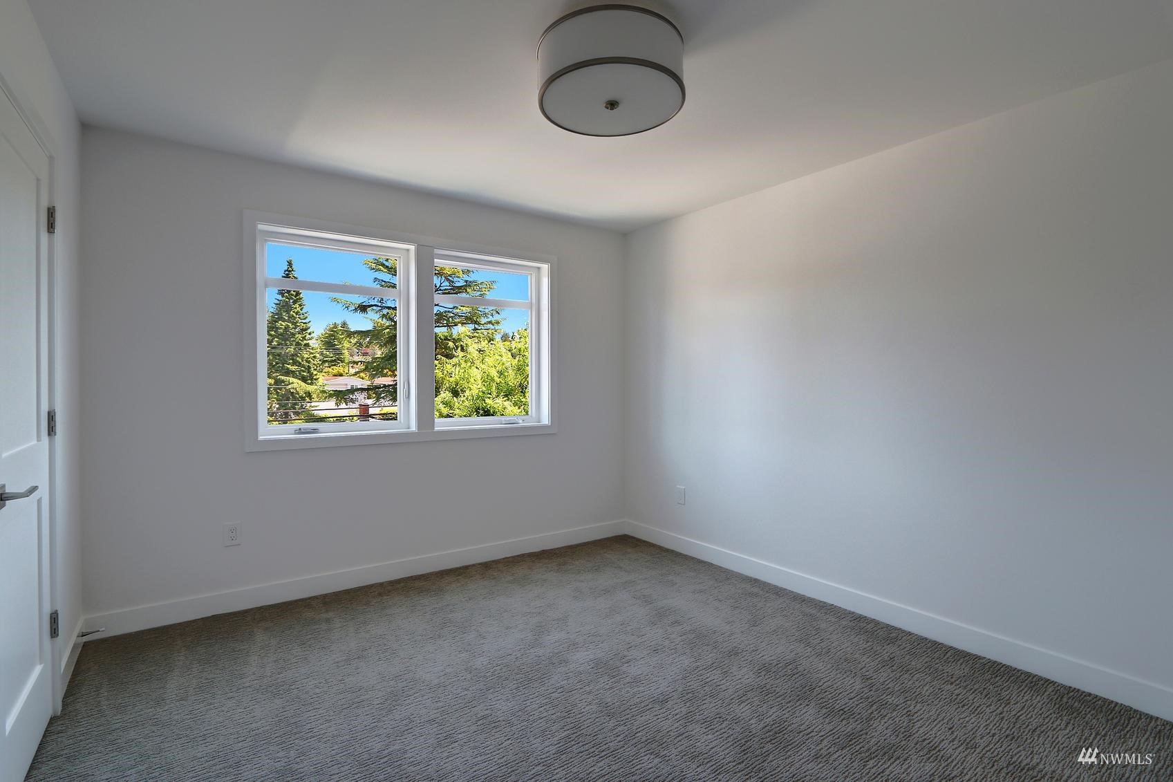 3838 36th Avenue West Seattle, WA 98199 - Photo 20 of 24 an empty room with windows