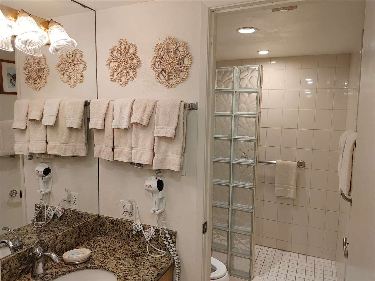 5295 Lower Honoapiilani Road, Unit A24 Lahaina, HI 96761 - Photo 7 of 23 a bathroom with a shower
