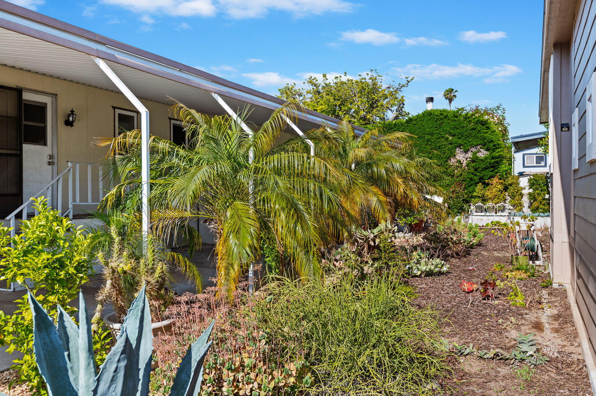340 Old Mill Road, Unit 100 Santa Barbara, CA 93110 - Photo 19 of 21 Side yard