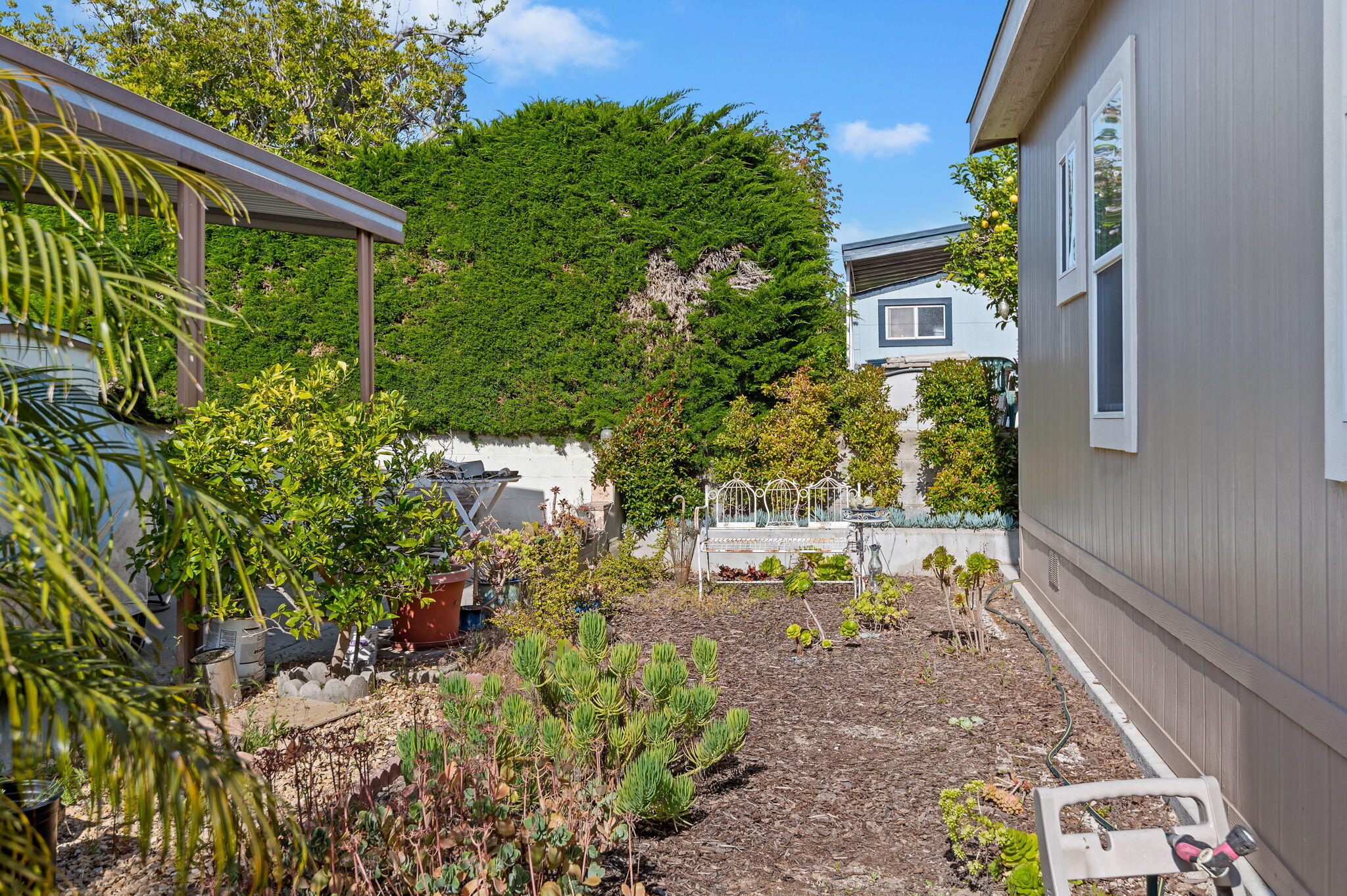 340 Old Mill Road, Unit 100 Santa Barbara, CA 93110 - Photo 21 of 21 Side yard