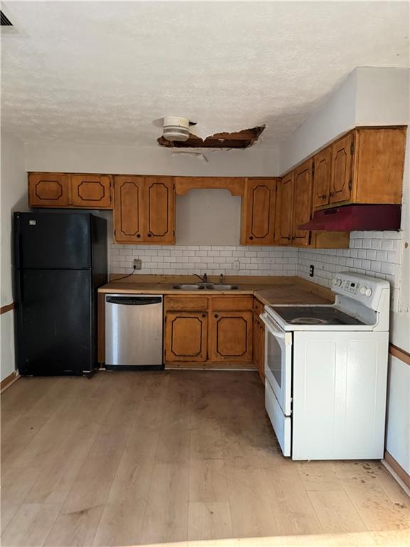 1775 Highpoint Road Snellville, GA 30078 - Photo 6 of 11 a kitchen with stainless steel appliances granite countertop a stove a sink and a refrigerator