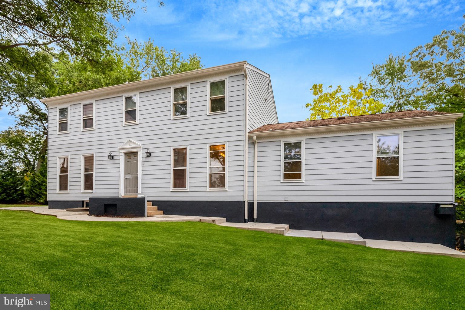 a view of a house with a backyard