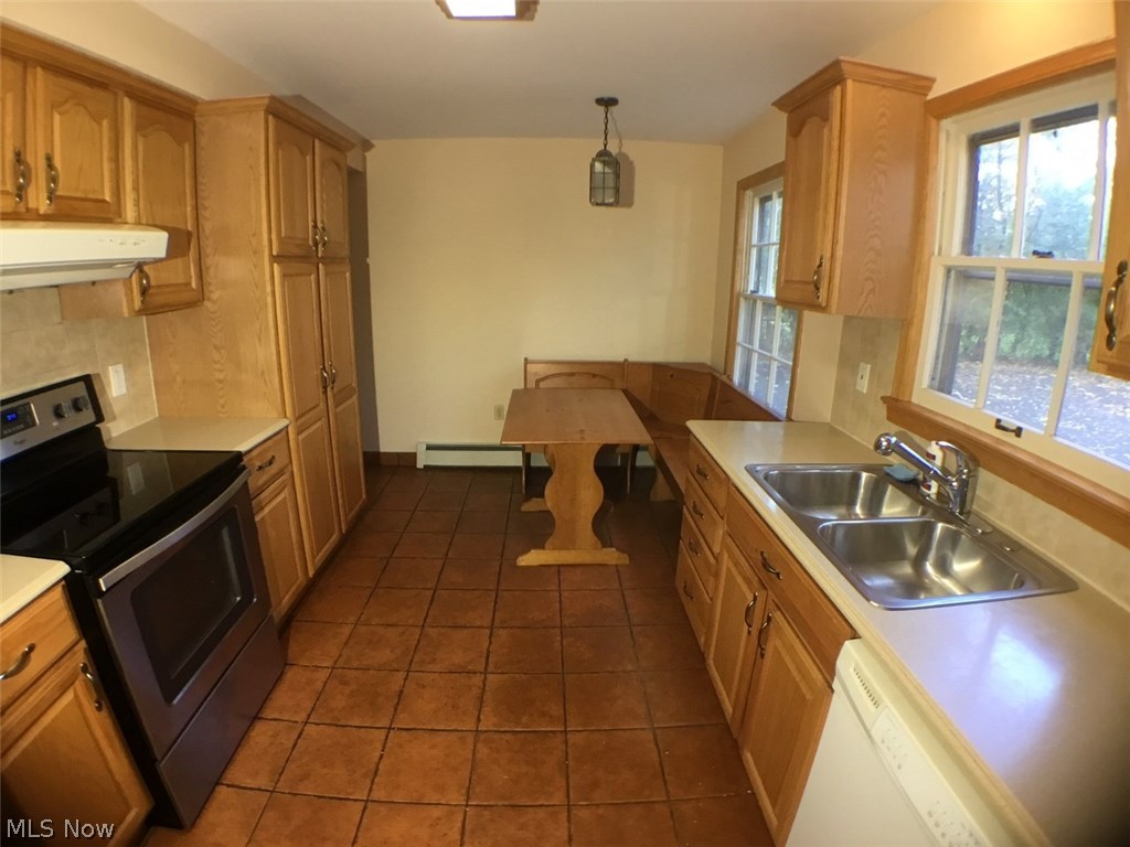 16419 Fernway Road Cleveland, OH 44120 - Photo 3 of 20