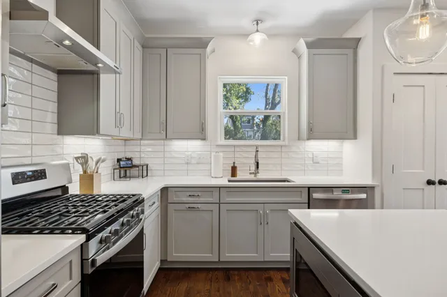 $699,500 | 506 East B E Bend Drive, Nashville, TN 37209