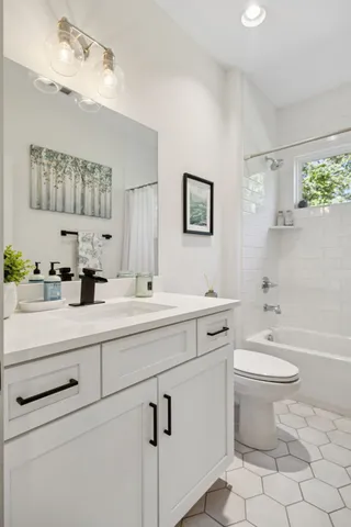 $699,500 | 506 East B E Bend Drive, Nashville, TN 37209