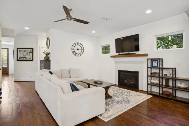 $699,500 | 506 East B E Bend Drive, Nashville, TN 37209