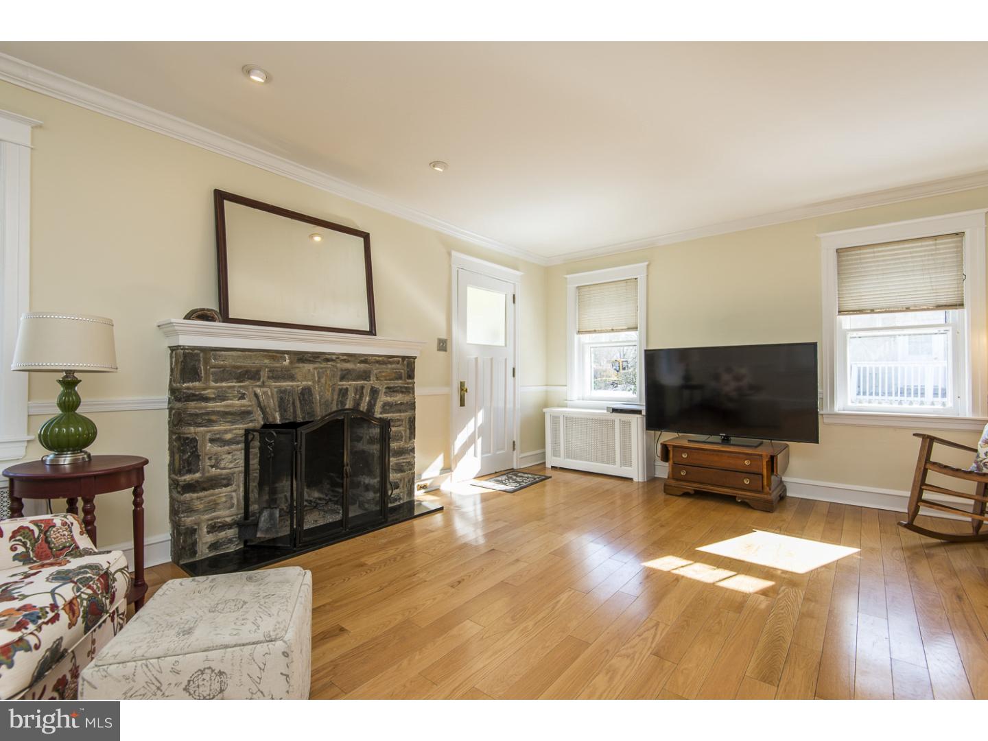 2404 Hollis Road Havertown, PA 19083 - Photo 5 of 25 Living Room