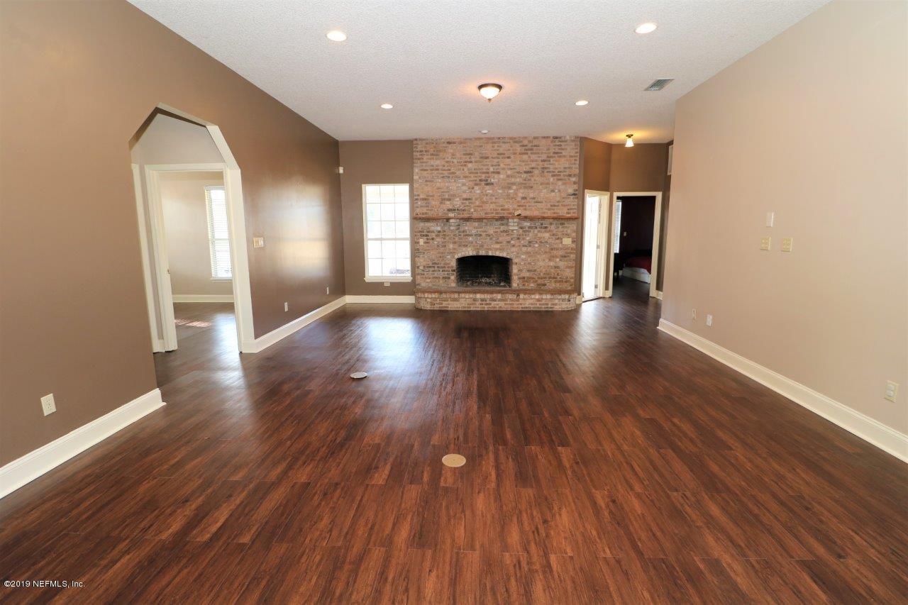 36201 Gage Road Callahan, FL 32011 - Photo 5 of 28 Family Room..