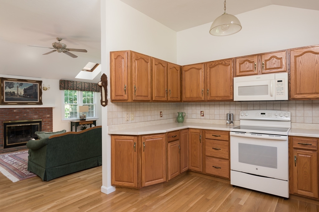 72 Trumbull Road Falmouth, MA 02536 - Photo 9 of 33 Gallery Image 9