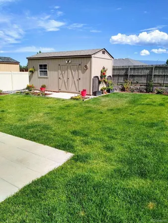 a view of a yard in front of house