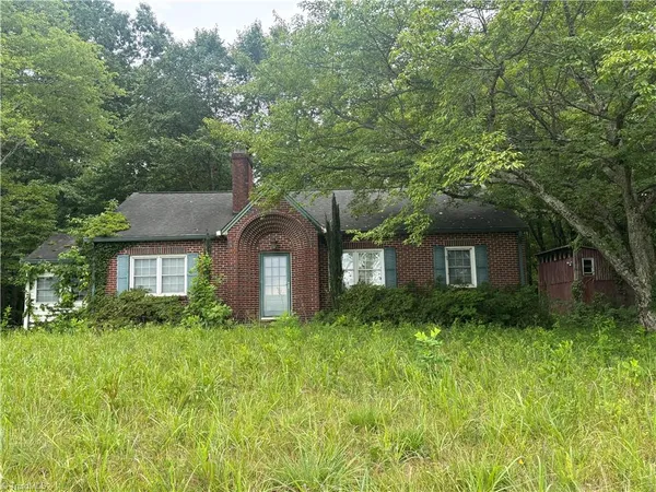 $285,500 | 8100 Nc Highway, East Bend, NC 27018