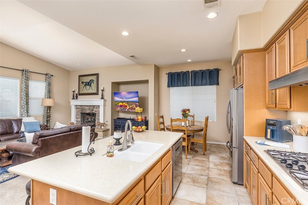 43922 Country Ridge Court Temecula, CA 92592 - Photo 22 of 61 Kitchen
