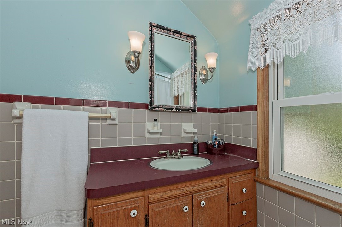 3763 Merrymound Road Cleveland, OH 44121 - Photo 32 of 35