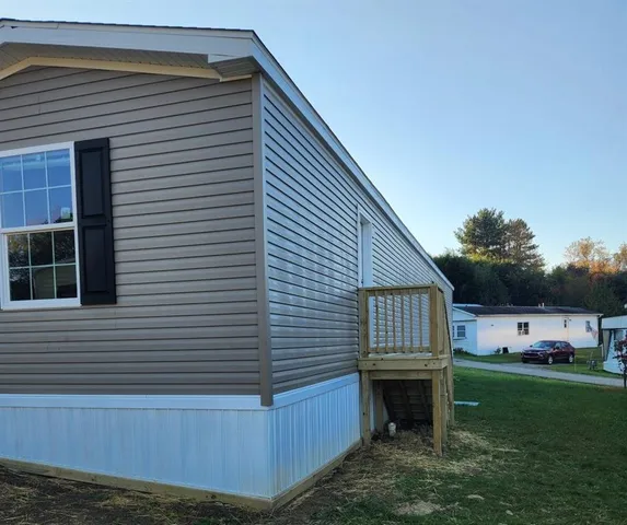 a view of house and outdoor space