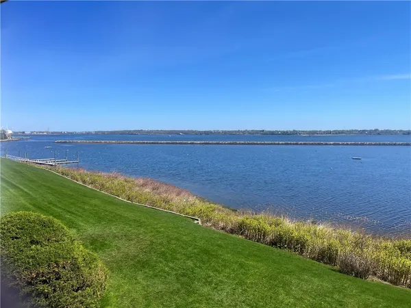 $2,900 | 400 Narragansett Parkway, Unit EI2, Warwick, RI 02888