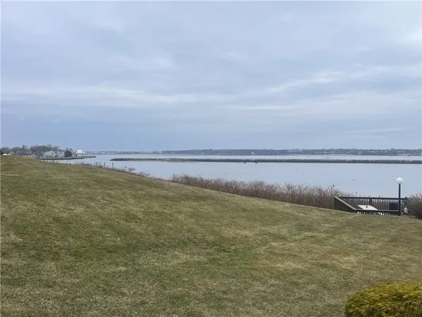 $2,900 | 400 Narragansett Parkway, Unit EI2, Warwick, RI 02888