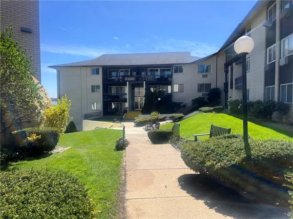 $2,900 | 400 Narragansett Parkway, Unit EI2, Warwick, RI 02888