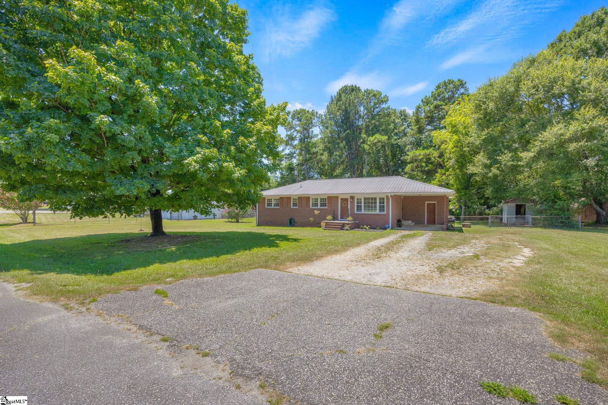 516 Wesley Court Starr, SC 29684 - Photo 2 of 36