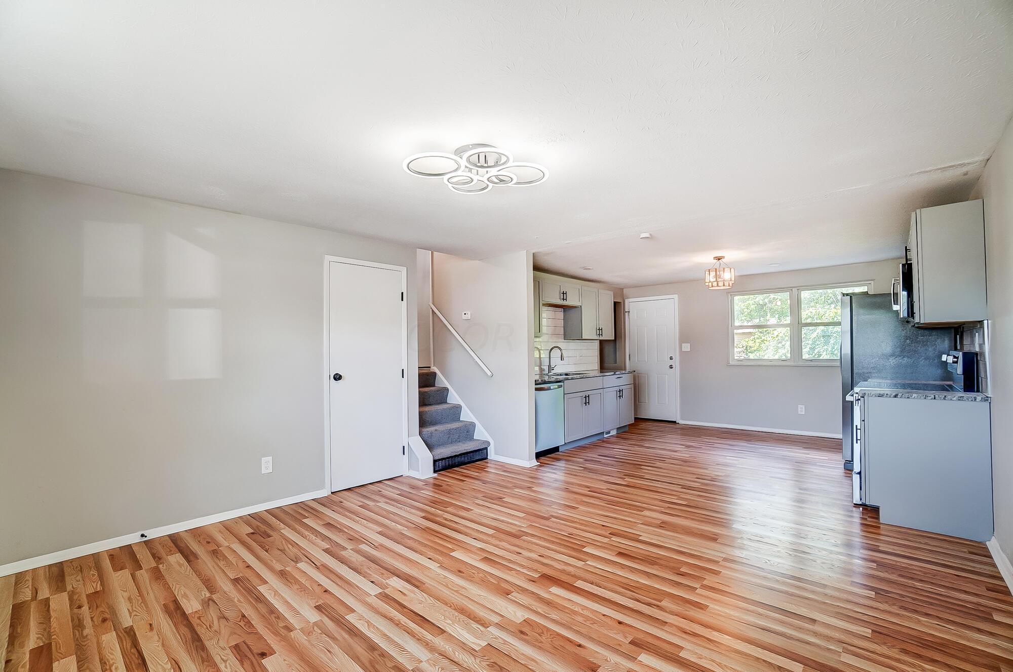 3382 Binbrook Road North Columbus, OH 43227 - Photo 4 of 40 010