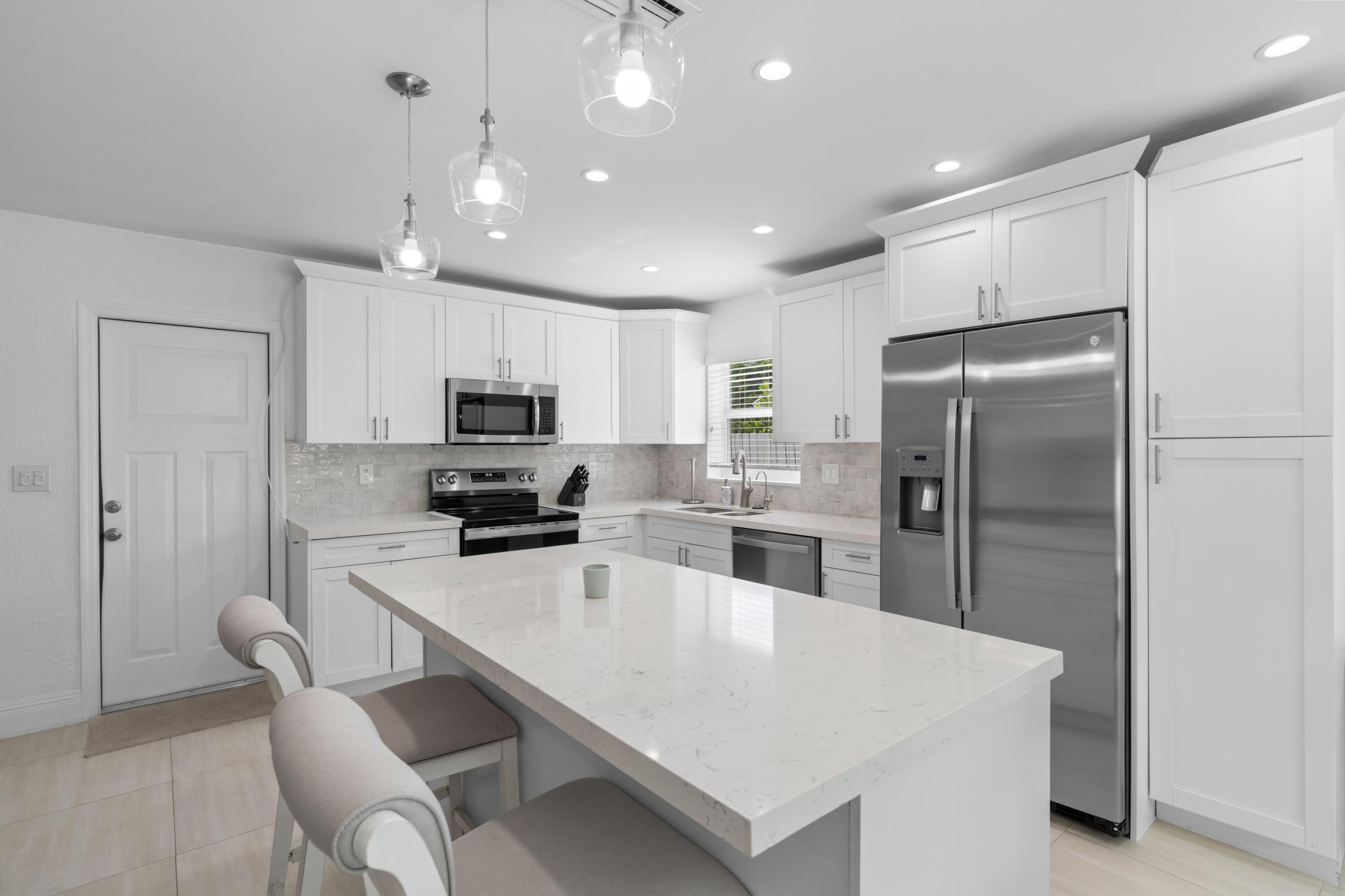 124 Oregon Lane Boca Raton, FL 33487 - Photo 9 of 39 Kitchen