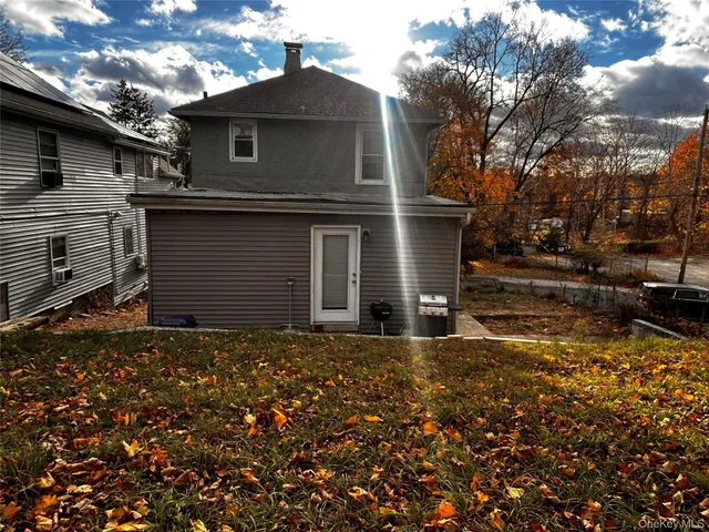 a front view of house with yard