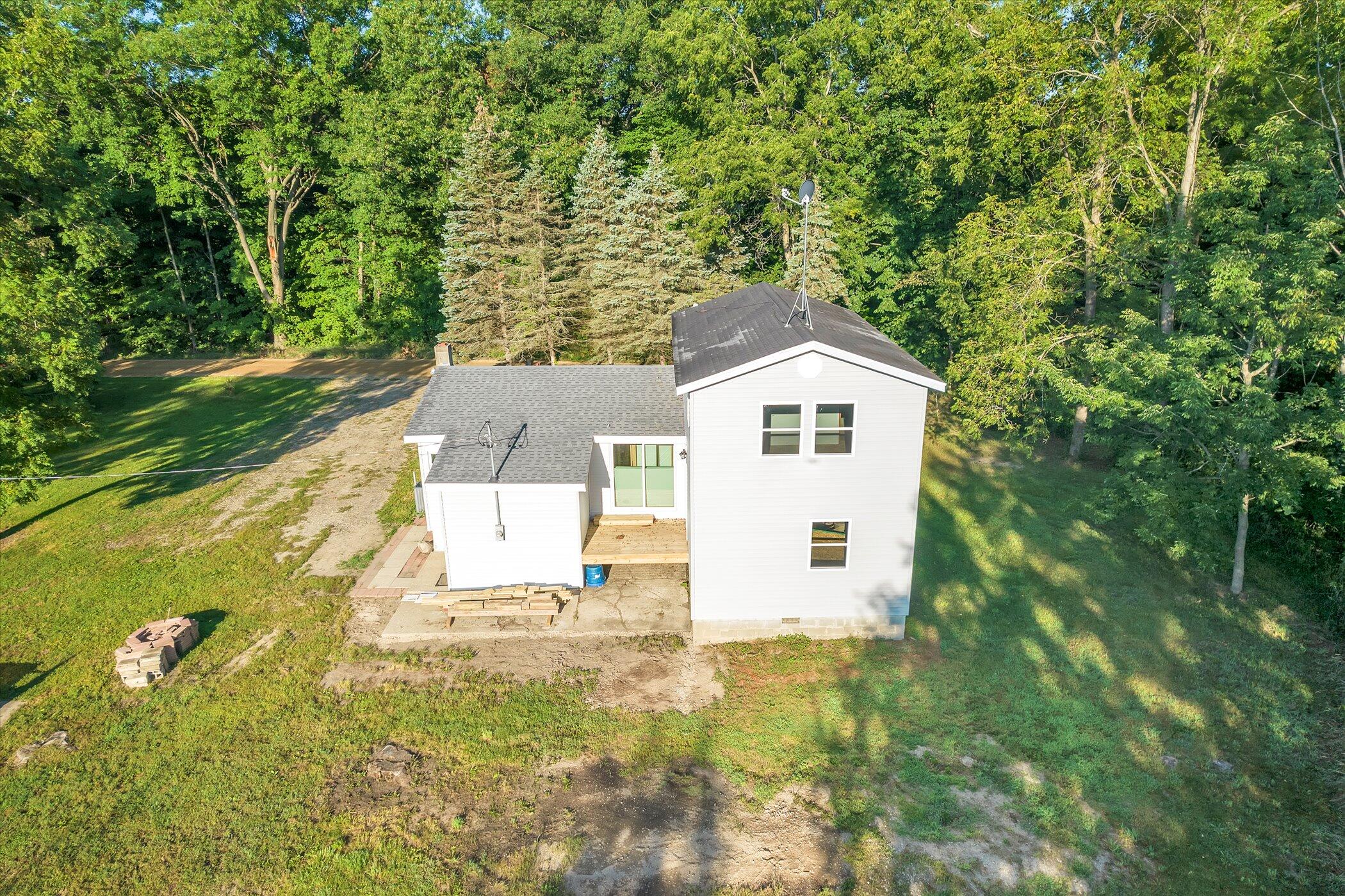 13011 Stuck Road Delton, MI 49046 - Photo 5 of 35 5