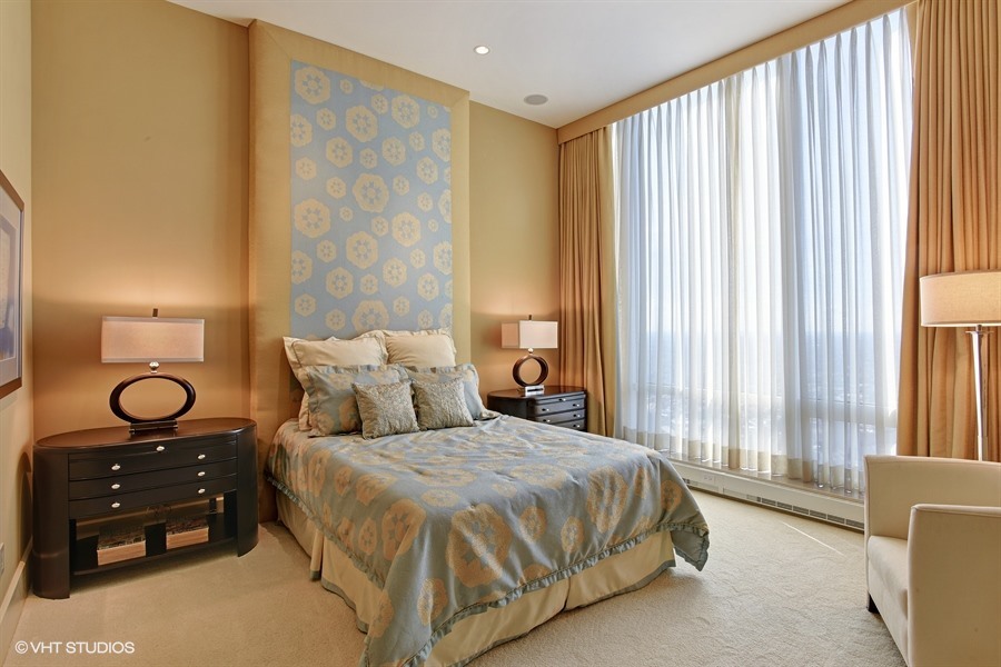 401 North Wabash Avenue, Unit 86A Chicago, IL 60611 - Photo 22 of 54 a bedroom with a bed and a lamp