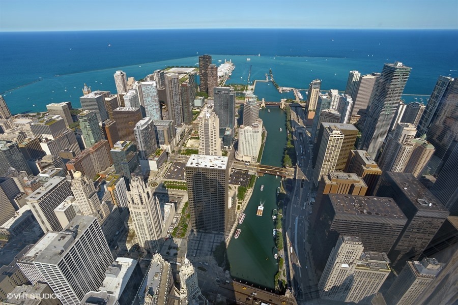 401 North Wabash Avenue, Unit 86A Chicago, IL 60611 - Photo 29 of 54 a view of a room with gym equipment