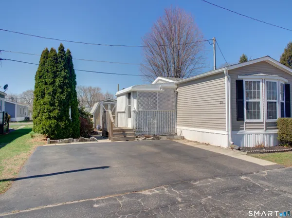 $141,900 | 25 Pine Street, East Windsor, CT 06088