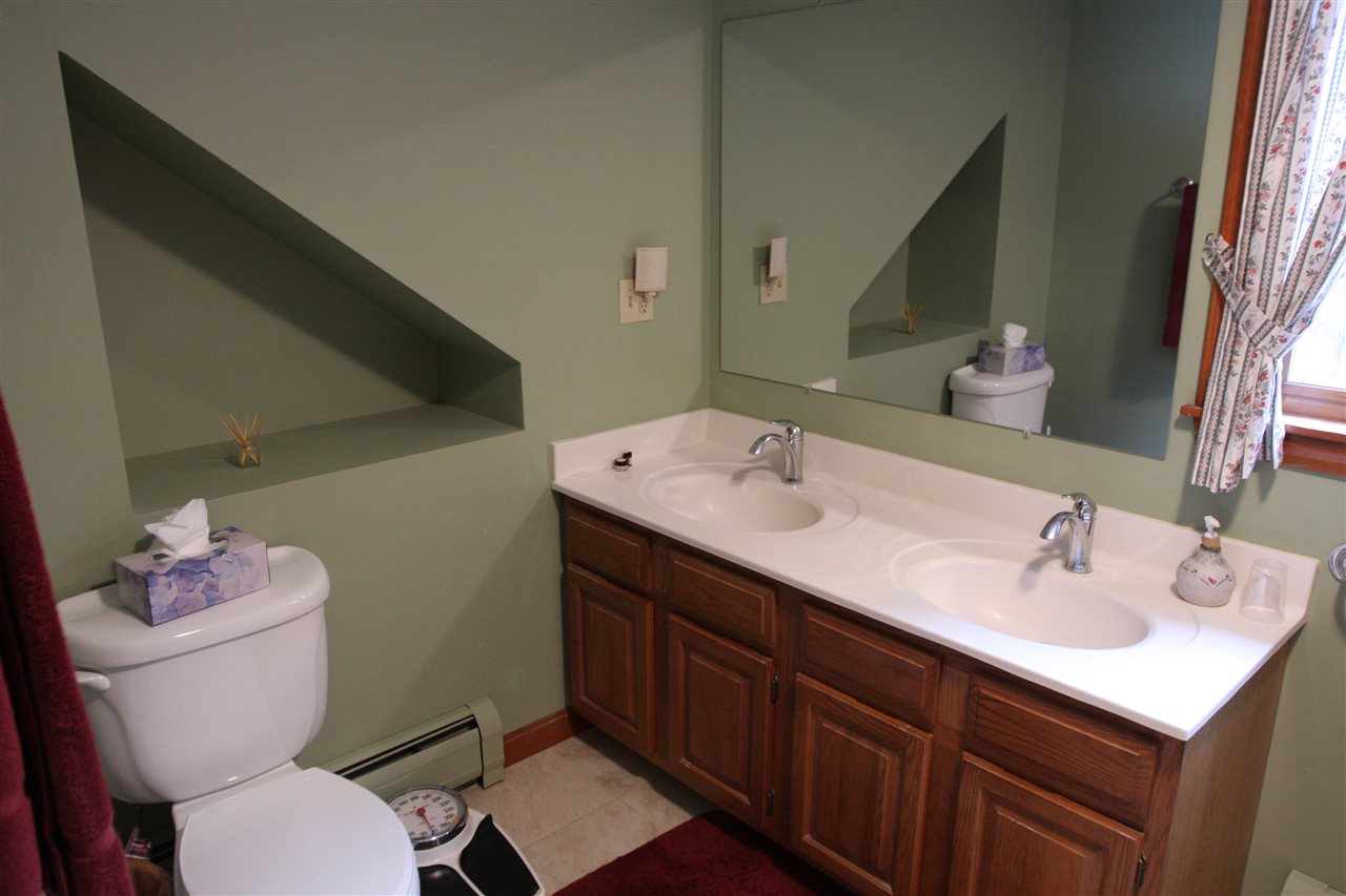 4 Baldwin Street Windham, NH 03087 - Photo 24 of 40