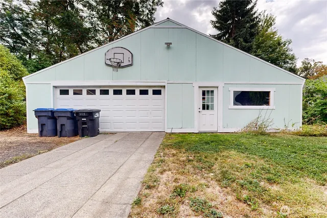 a view of a room with an empty space