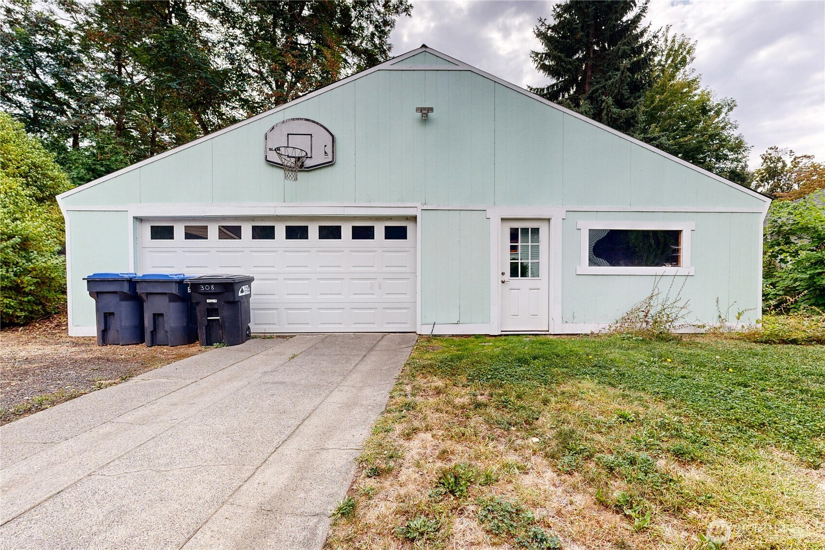 308 Newell Street Walla Walla, WA 99362 - Photo 38 of 40 a view of house with backyard and trees