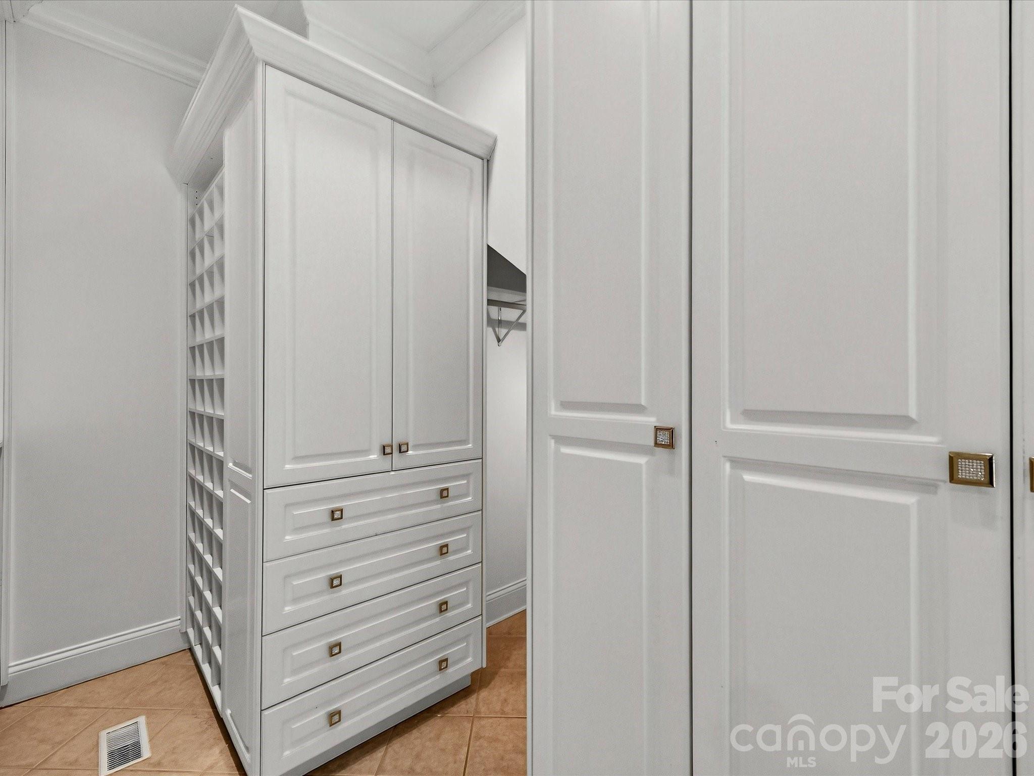 1779 8th St Drive Northwest Hickory, NC 28601 - Photo 17 of 36 a view of a dresser
