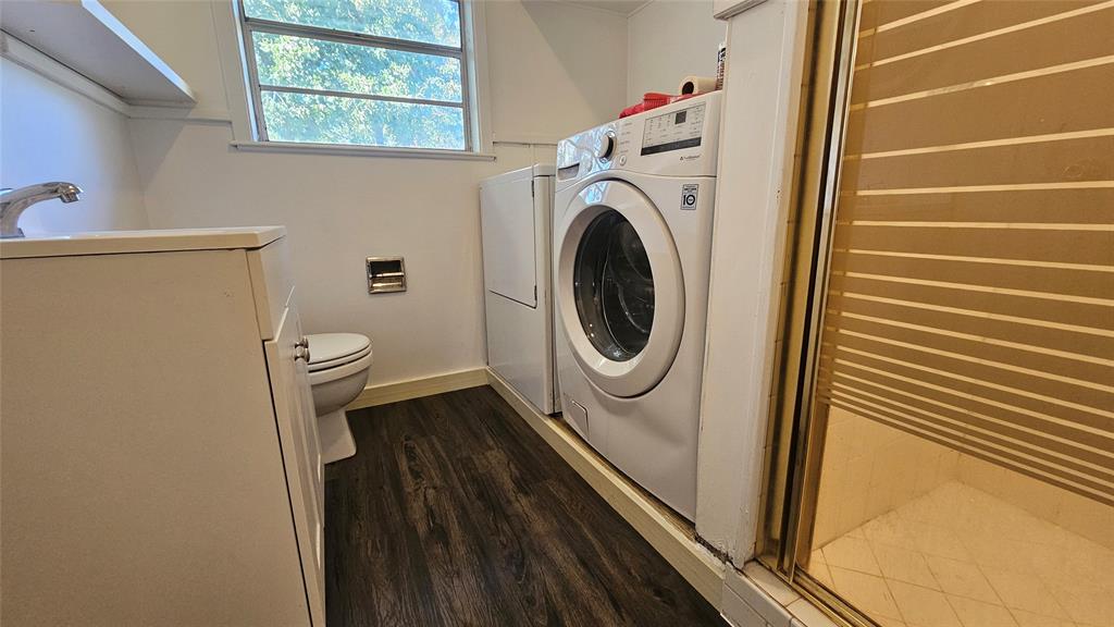 2621 North Locust Street Denton, TX 76209 - Photo 16 of 26 a utility room with dryer and washer