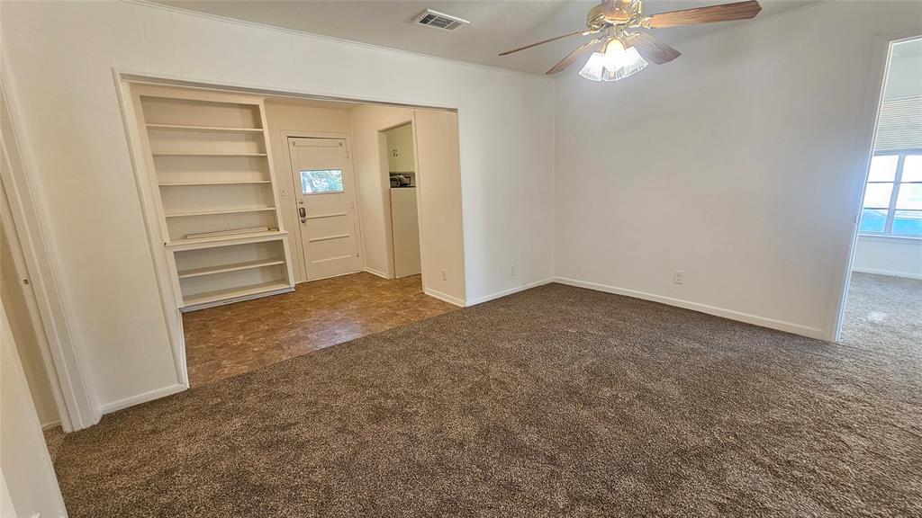 2621 North Locust Street Denton, TX 76209 - Photo 6 of 26 an empty room with a empty space