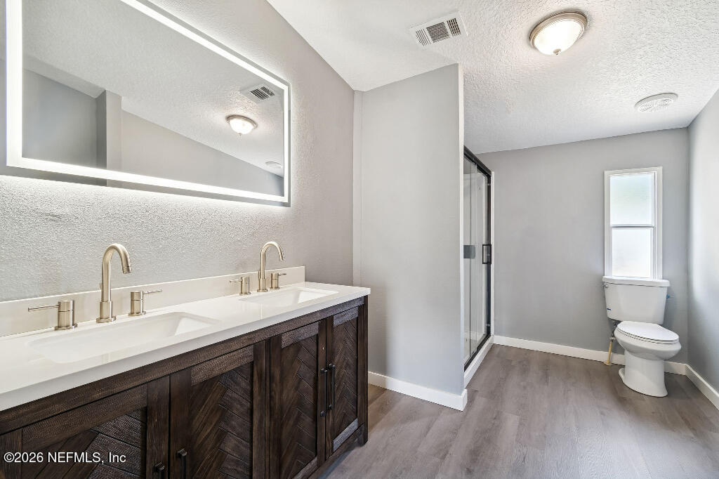 101 Ridgewood Avenue Interlachen, FL 32148 - Photo 20 of 25 a bathroom with a sink a toilet and a mirror