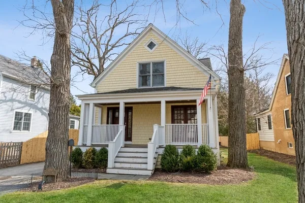 $945,000 | 1297 Edgewood Road, Lake Forest, IL 60045