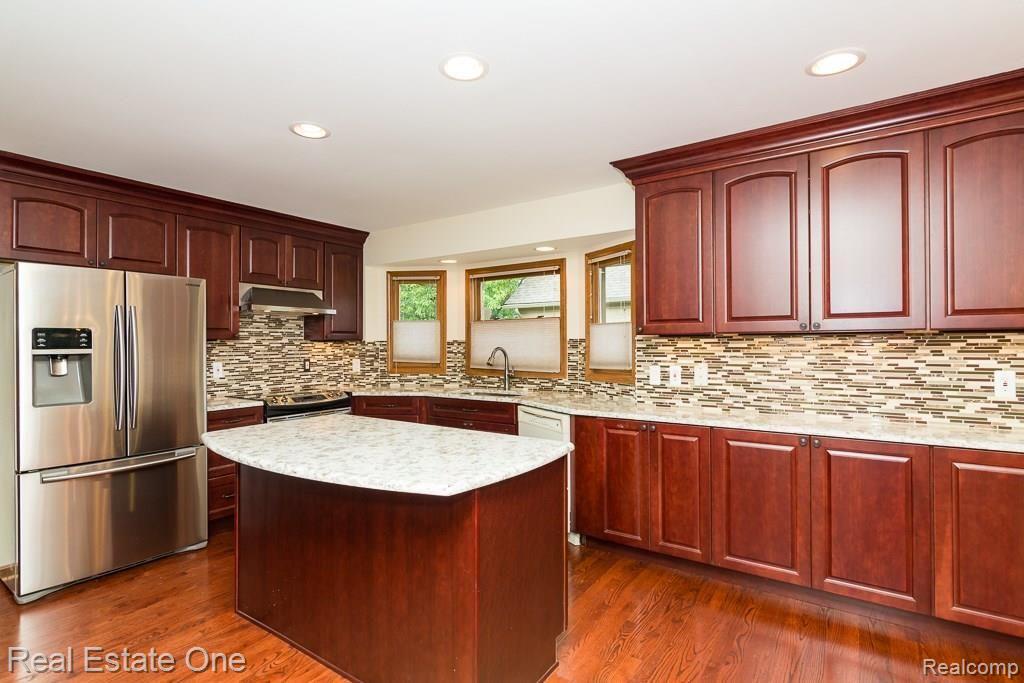 1313 Pembroke Drive Rochester, MI 48307 - Photo 7 of 22