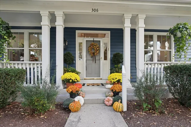 $875,000 | 306 Lasalle Street, Vernon Hills, IL 60061